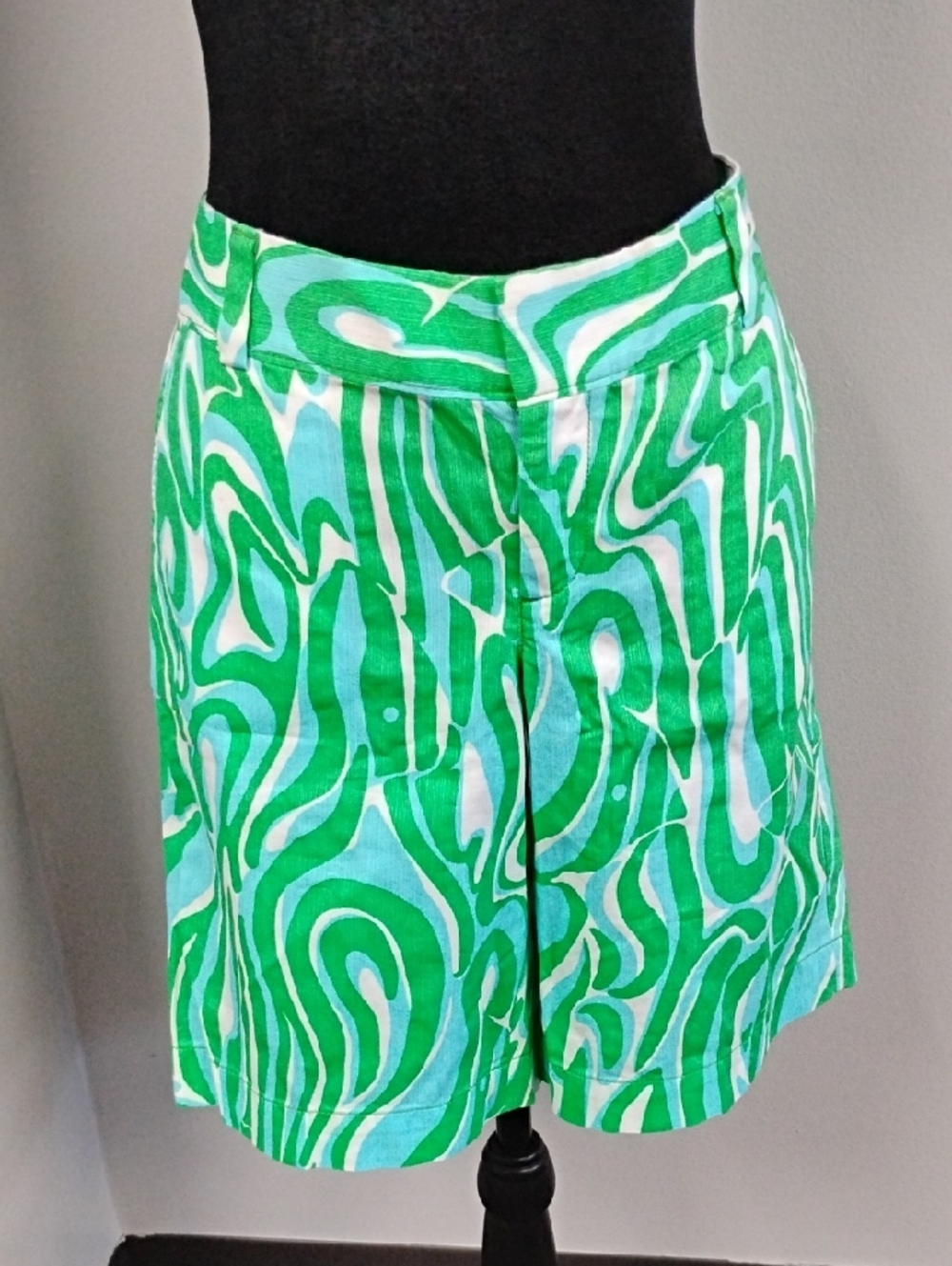 Lilly Pulitzer Chipper Green and White Swirl Bermuda Shorts, Sz 10